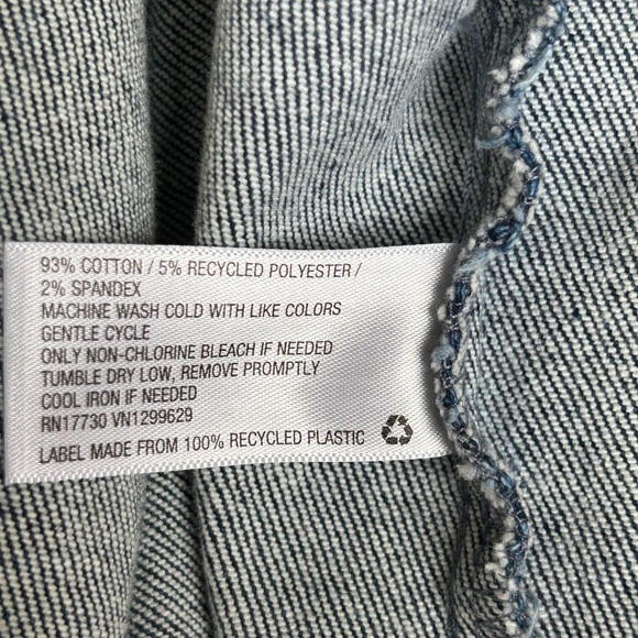 NWT- Women’s AVA & VIV Cropped Denim Jacket - Picture 7 of 11